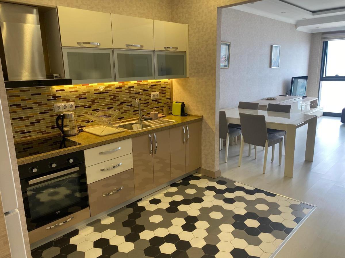 Apartment In Porta Batumi Tower Bagian luar foto