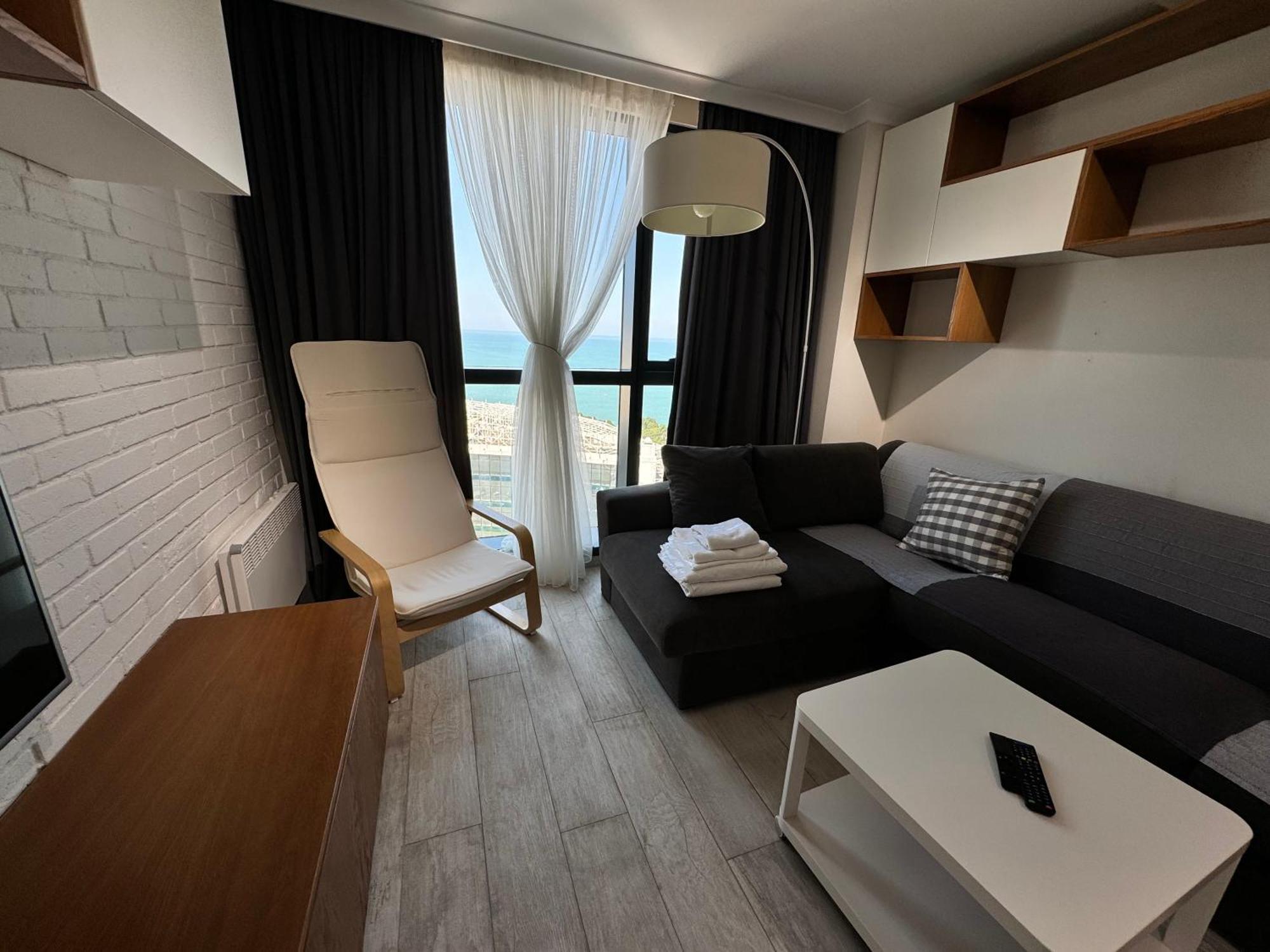 Apartment In Porta Batumi Tower Bagian luar foto